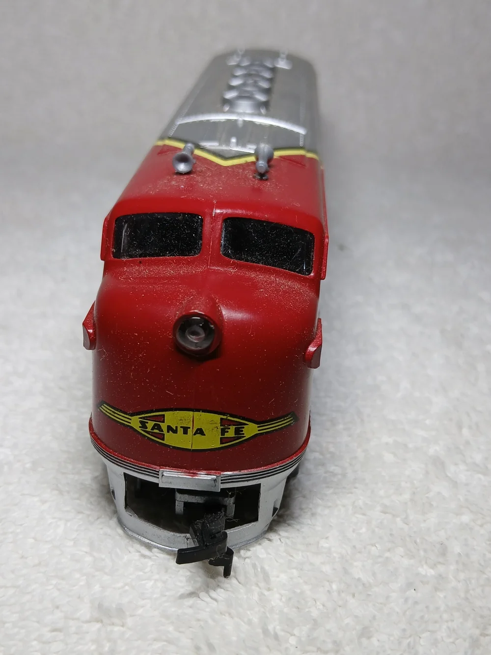 Santa Fe Red & Silver Toy Train Locomotive - Classic Rail Engine.